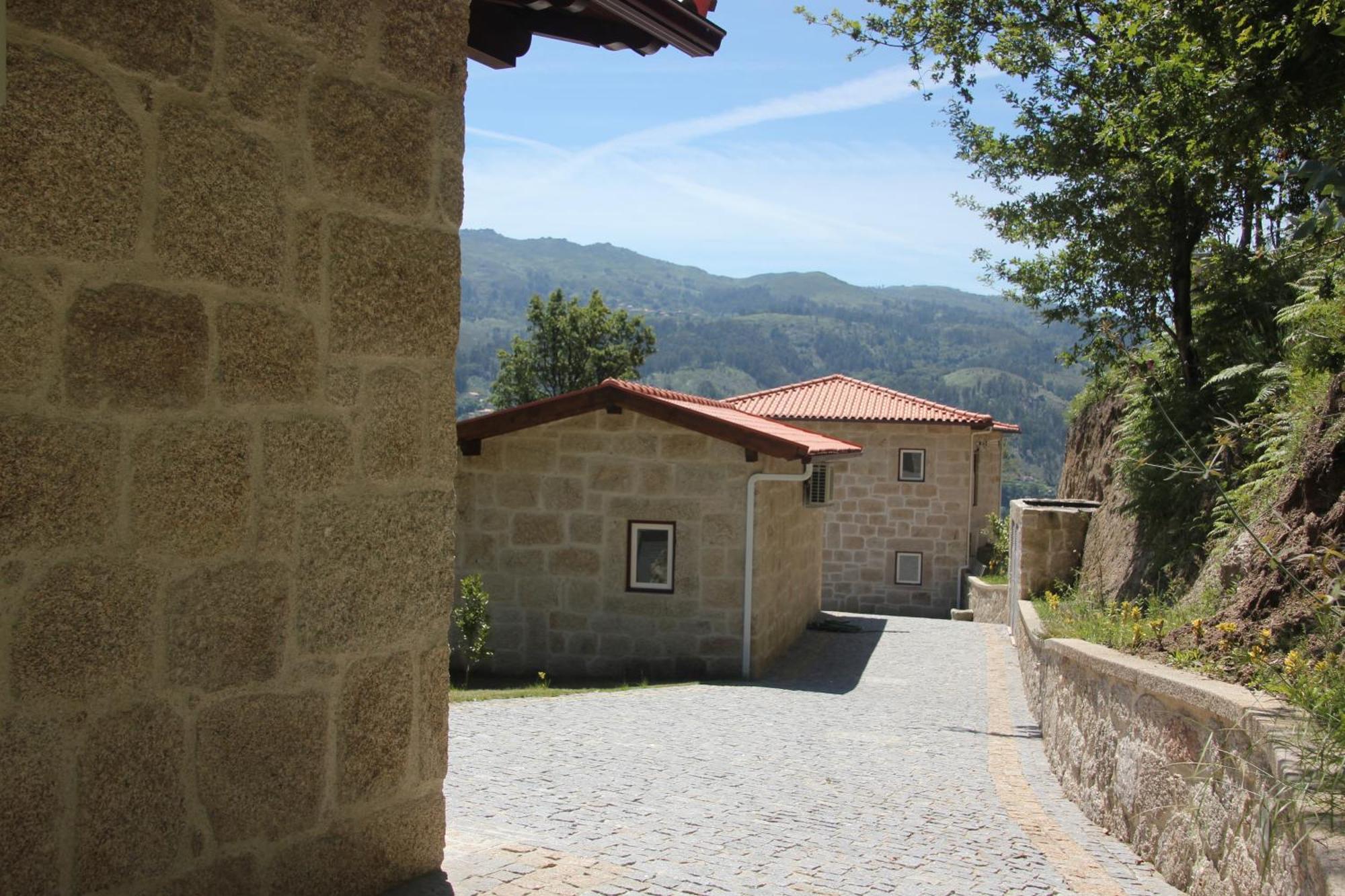 Encostas Da Torre Vendégház Terras de Bouro Kültér fotó