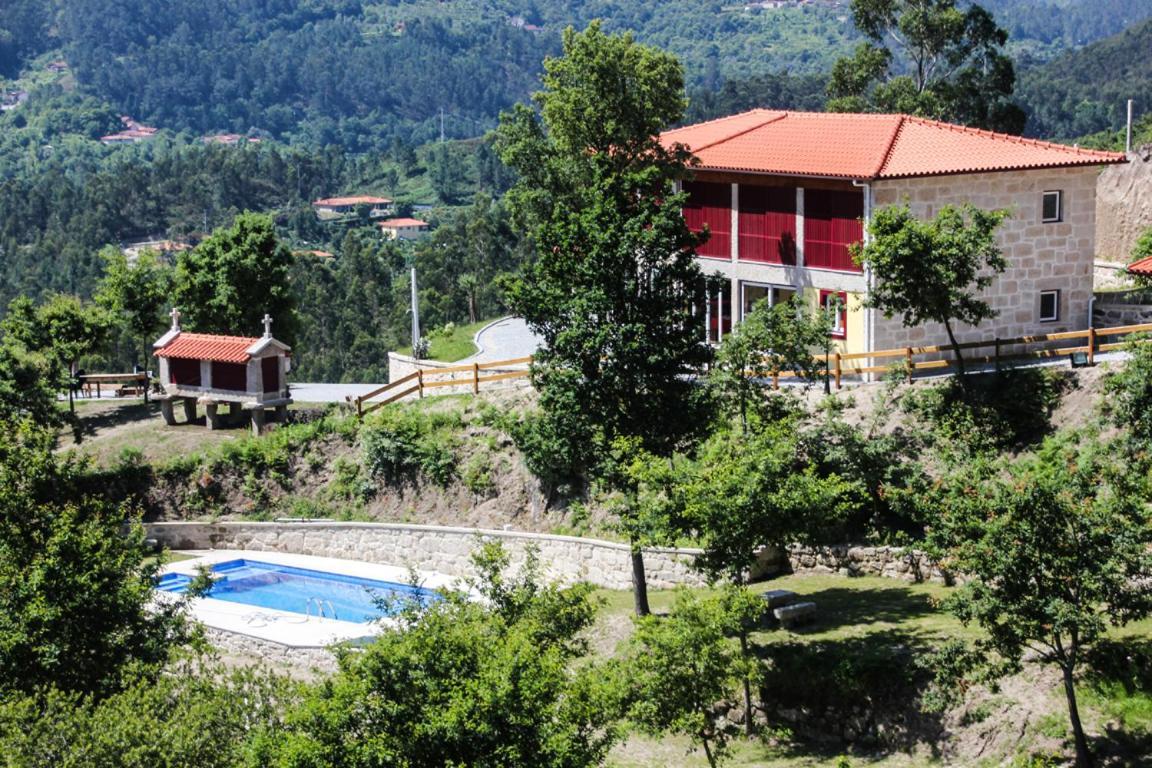 Encostas Da Torre Vendégház Terras de Bouro Kültér fotó